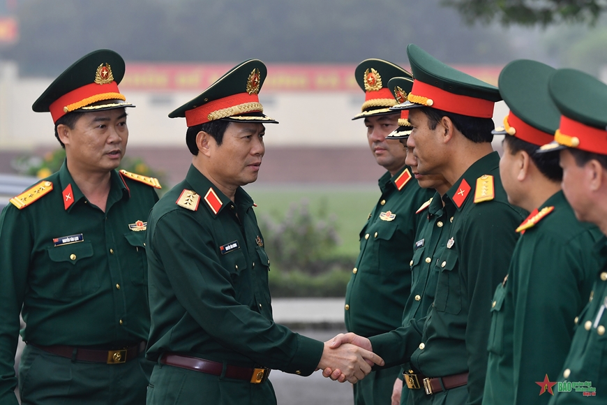 Image hình ảnh Nguyễn Tân Cương - Thượng tướng Nguyễn Tân Cương kiểm tra công tác huấn luyện, sẵn ...
