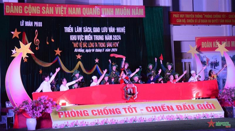 Triển lãm, trưng bày sách, giao lưu văn nghệ “Nhớ về Bác lòng ta trong sáng hơn”
