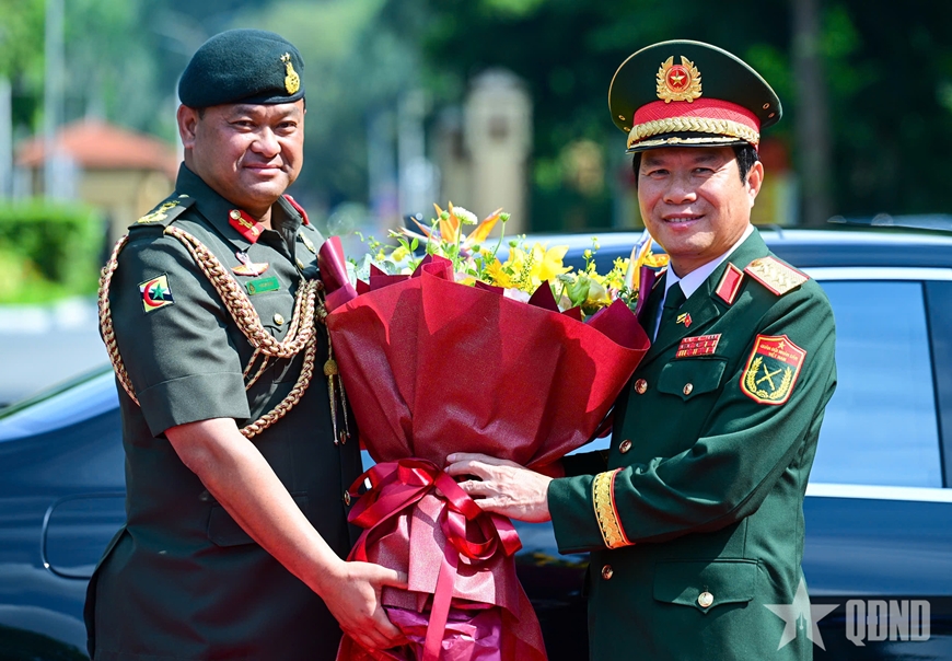 Đại tướng Nguyễn Tân Cương chủ trì lễ đón Tư lệnh Quân đội Hoàng gia Brunei