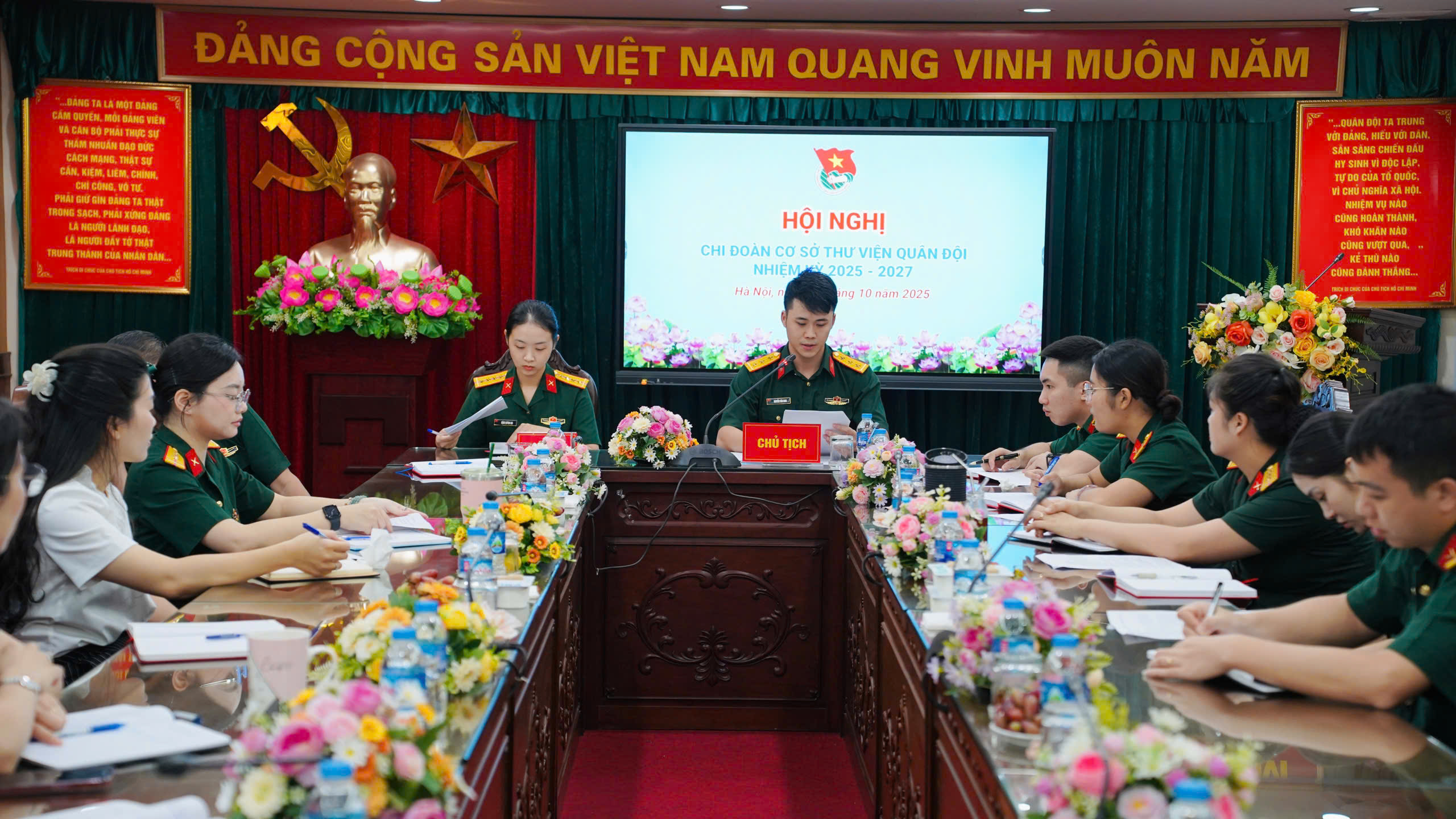 Tuổi trẻ Chi đoàn cơ sở Thư viện Quân đội xung kích thực hiện thắng lợi nhiệm vụ chính trị