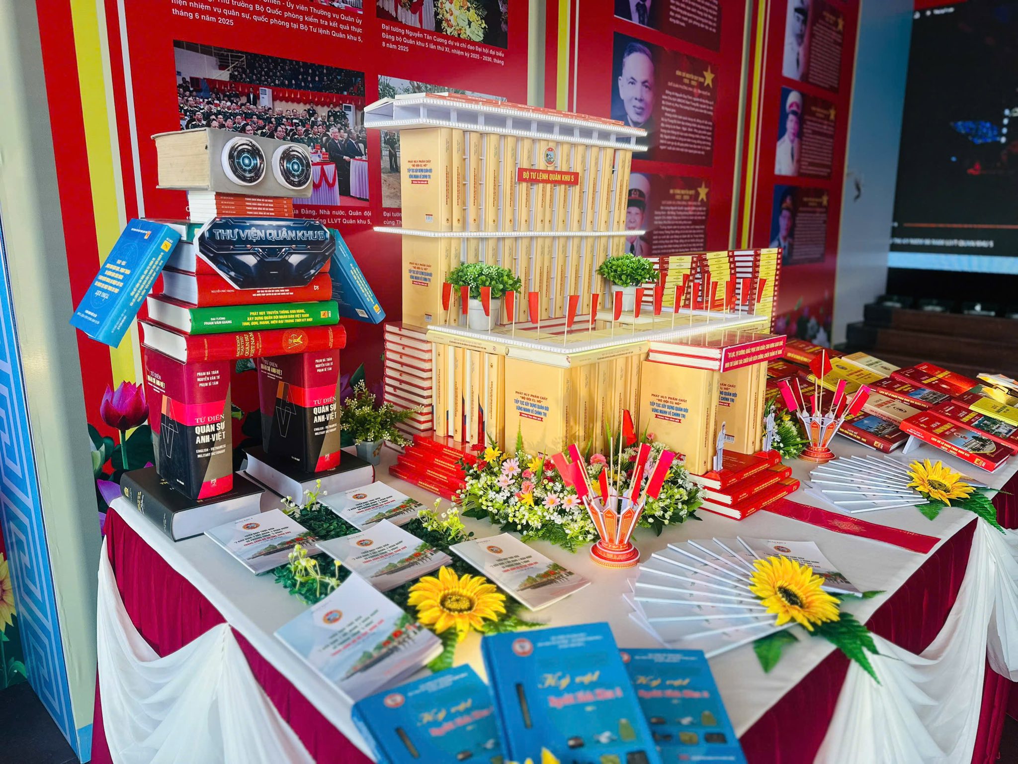 THƯ VIỆN QUÂN KHU 5 HƯỞNG ỨNG NGÀY SÁCH VÀ VĂN HÓA ĐỌC VIỆT NAM LẦN THỨ 5, NĂM 2026 – LAN TỎA TRI THỨC, TỰ HÀO TRUYỀN THỐNG QUÂN KHU 5 ANH HÙNG. 