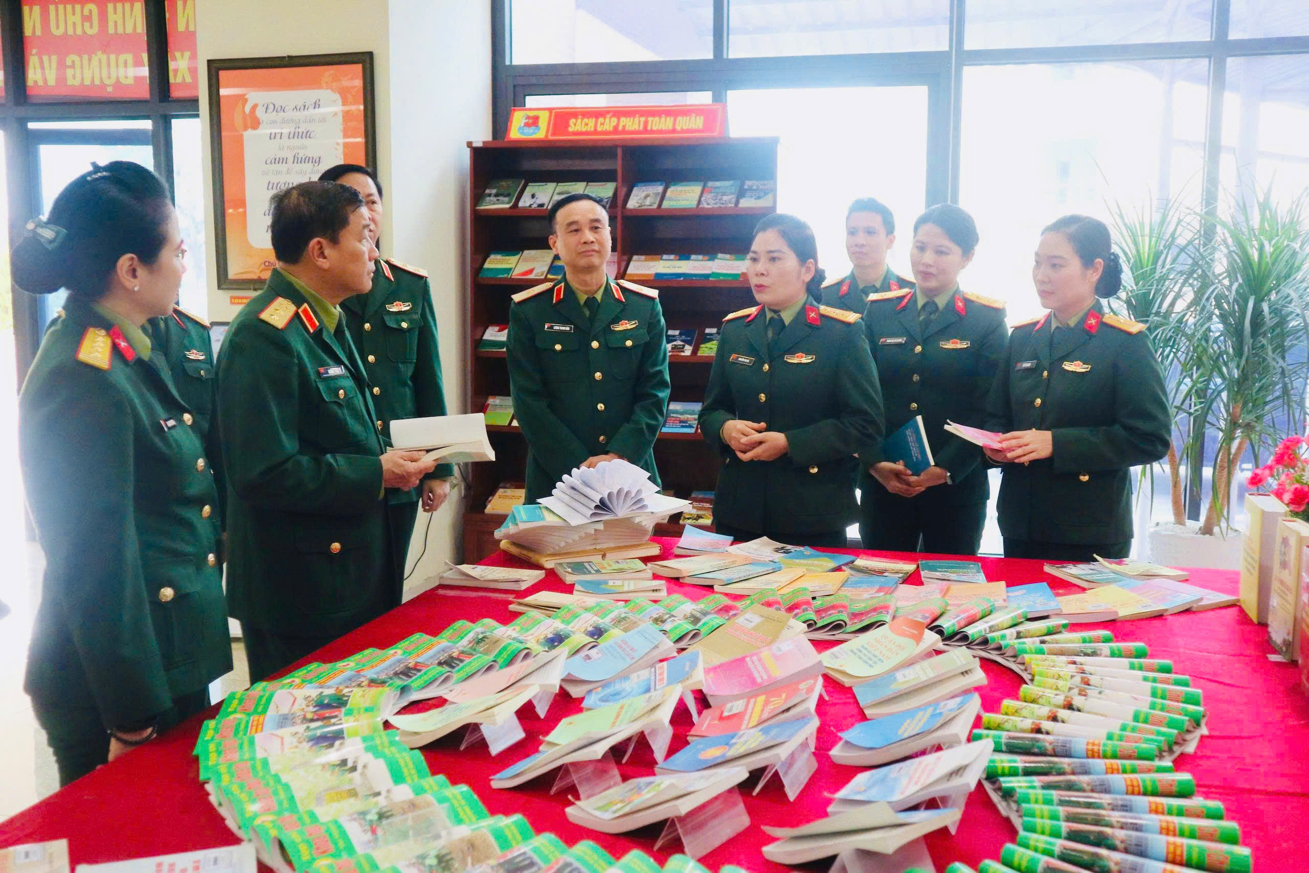 Thư viện Quân đội trưng bày Chuyên đề tại Hội nghị tổng kết 5 năm thực hiện Quy hoạch hệ thống Thiết chế văn hóa trong QĐND Việt Nam giai đoạn 2021 – 2025, định hướng đến năm 2030