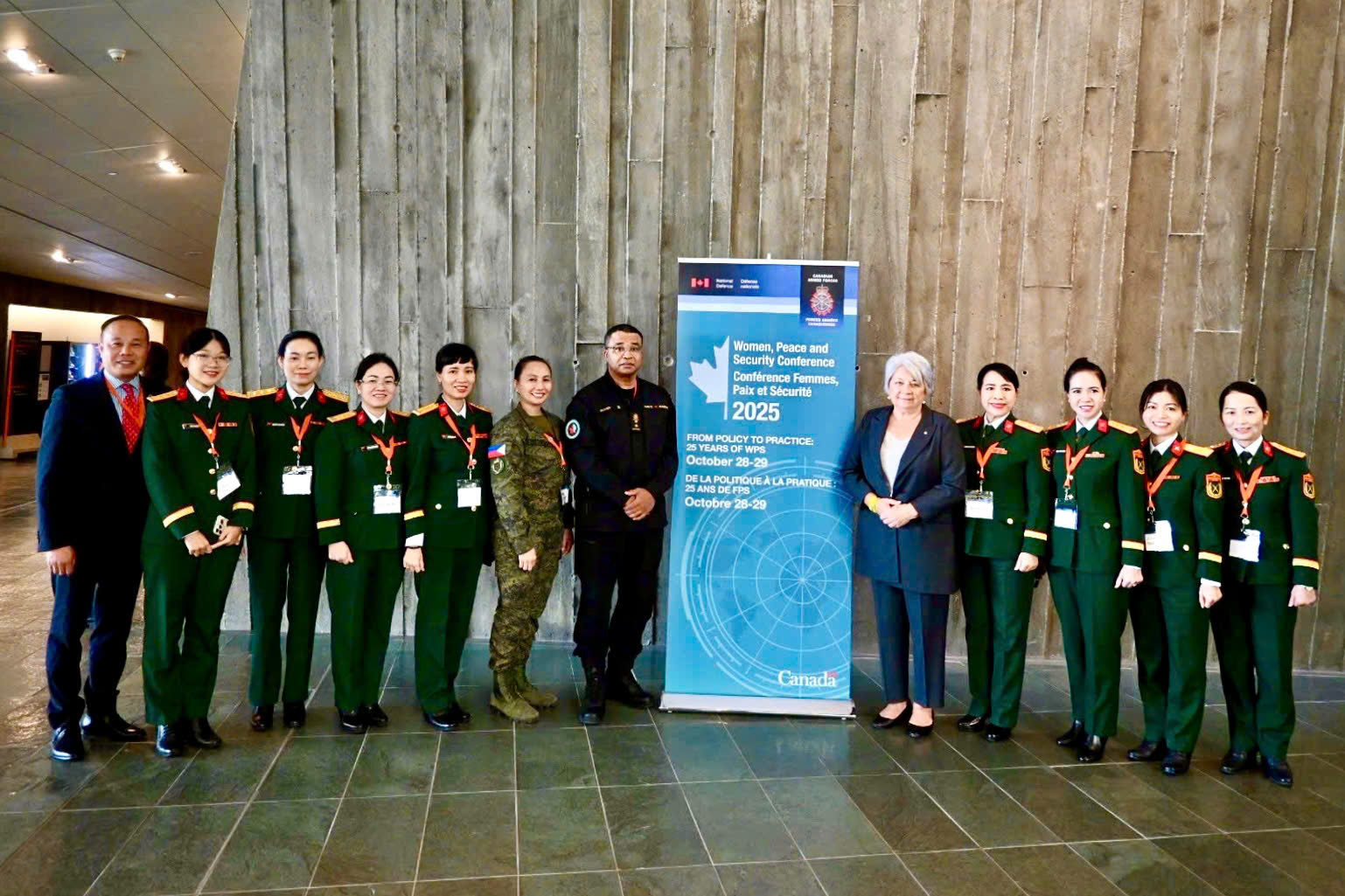 Đoàn đại biểu Bộ Quốc phòng Việt Nam trao đổi kinh nghiệm, chuyên môn tại Canada về Phụ nữ, Hòa bình và An ninh