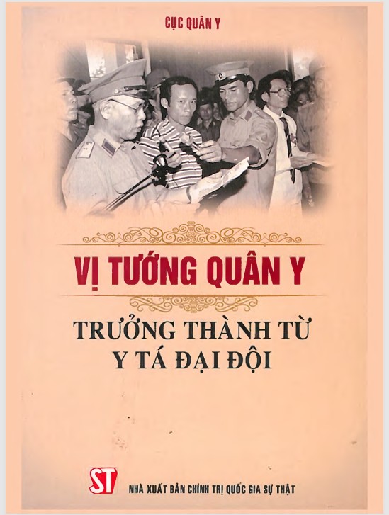 Vị tướng Quân y trưởng thành từ y tá đại đội
